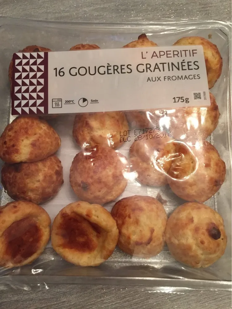 Gougères au fromage dorées au four