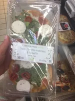 Tarte fine chèvre tomates mi sechées et roquette sauce pesto