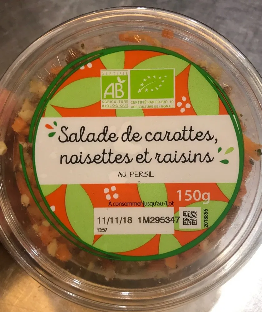 Salade de carottes, noisettes et raisons au persil