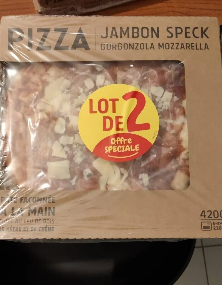 Pizza jambon speck gorgonzola mozarella