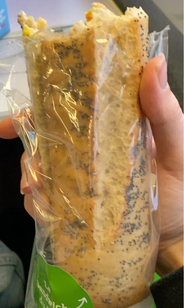 Sandwich graines de pavot poulet sauce curry