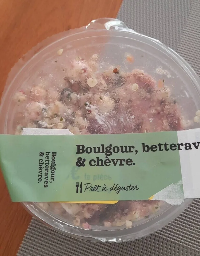 Salade composée  boulgour betteraves quinoa chèvre  cranberries