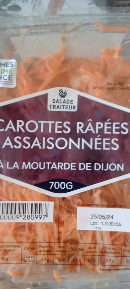 Carottes râpées assaisonnées à la moutarde de Dijon