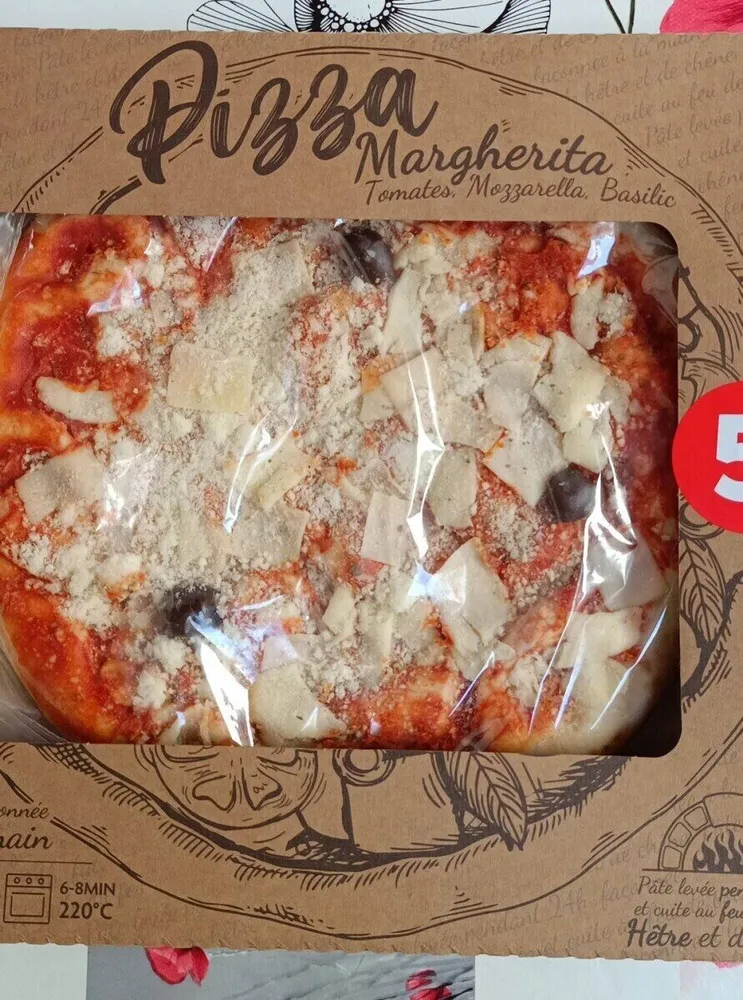 Pizza Margherita Tomato Mozzarella Basil