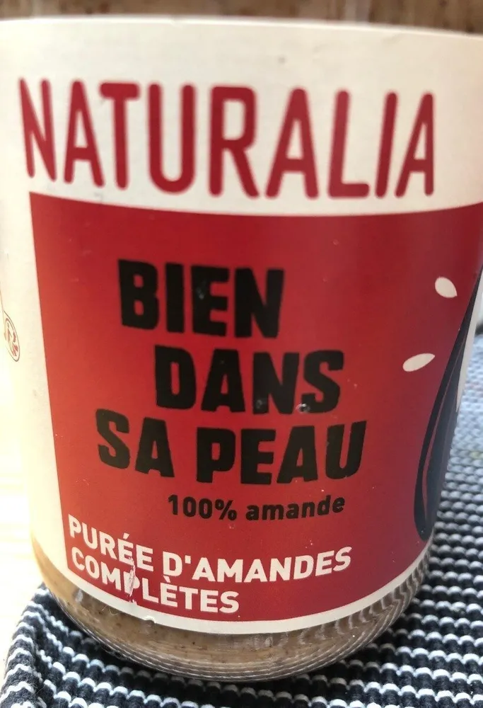 Puree d'amandes completes