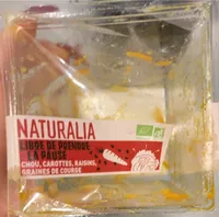 Salade de chou, de carottes Râpées de raisin secs et de graines de courges