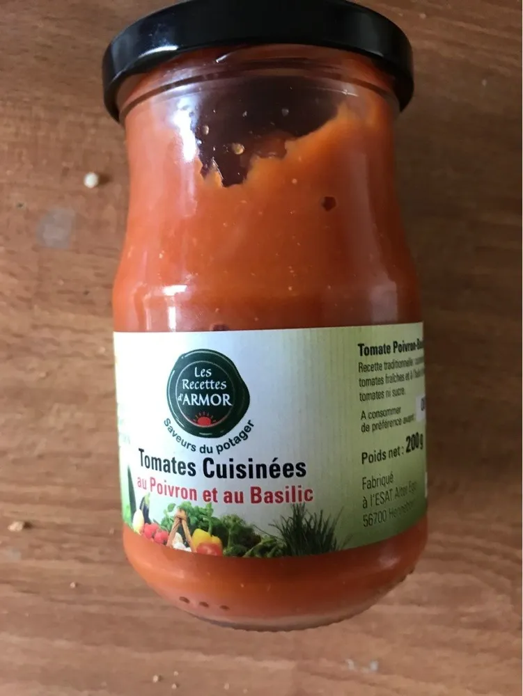 Tomates cuisinees au poivron et basilic