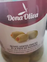 Olives vertes farcies a la pâte de poivron