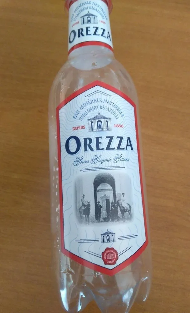 Eau minerale naturelle totalement dégazéifiée
