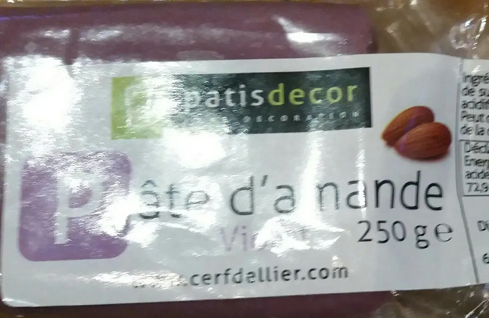 Pate d'amande violet