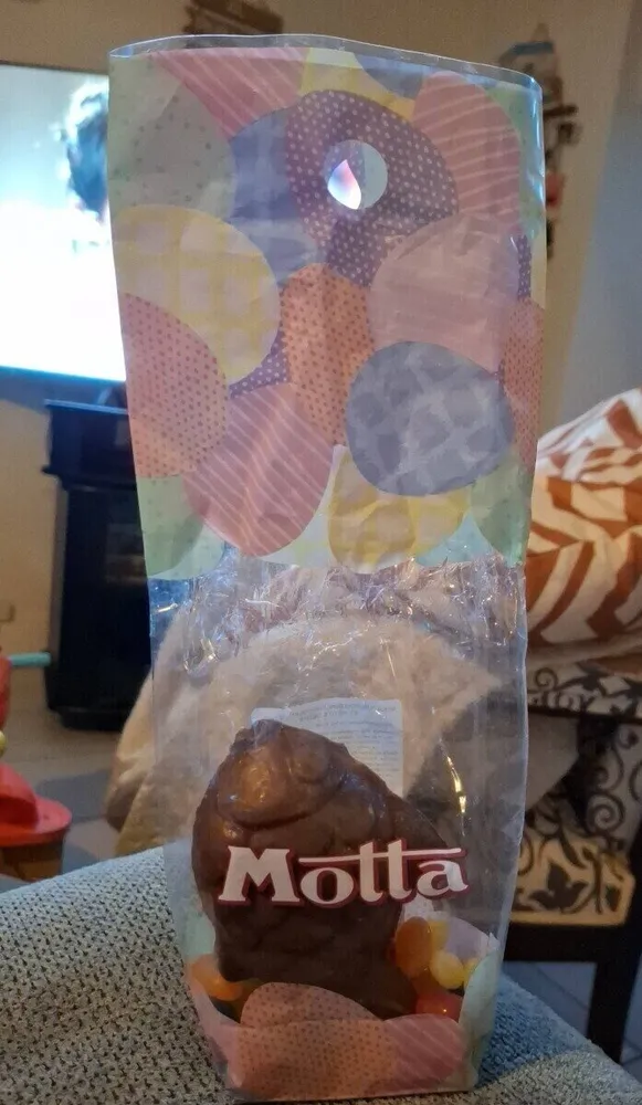 Moulage poisson et chocolat au lait et petits oeufs