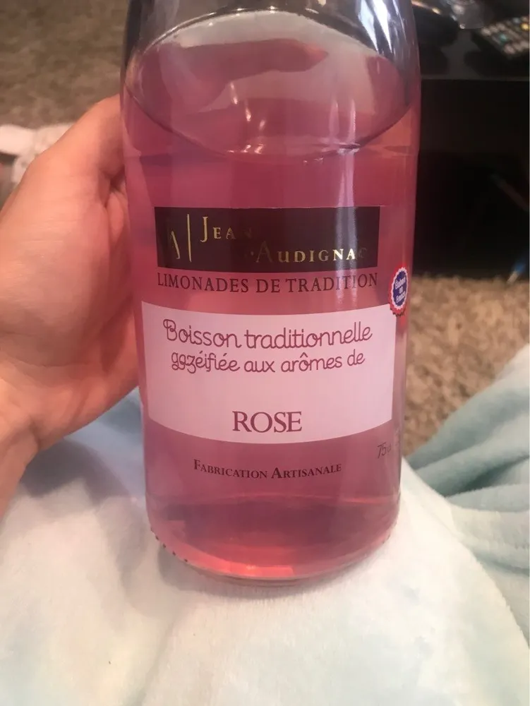 boisson traditionnelle gazifiée aux arômes de rose