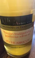 Boisson traditionnelle gazéifiée aux arômes de pêche abricot