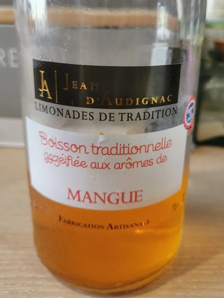 Boisson traditionnelle gazeifiee aux arômes de mangue