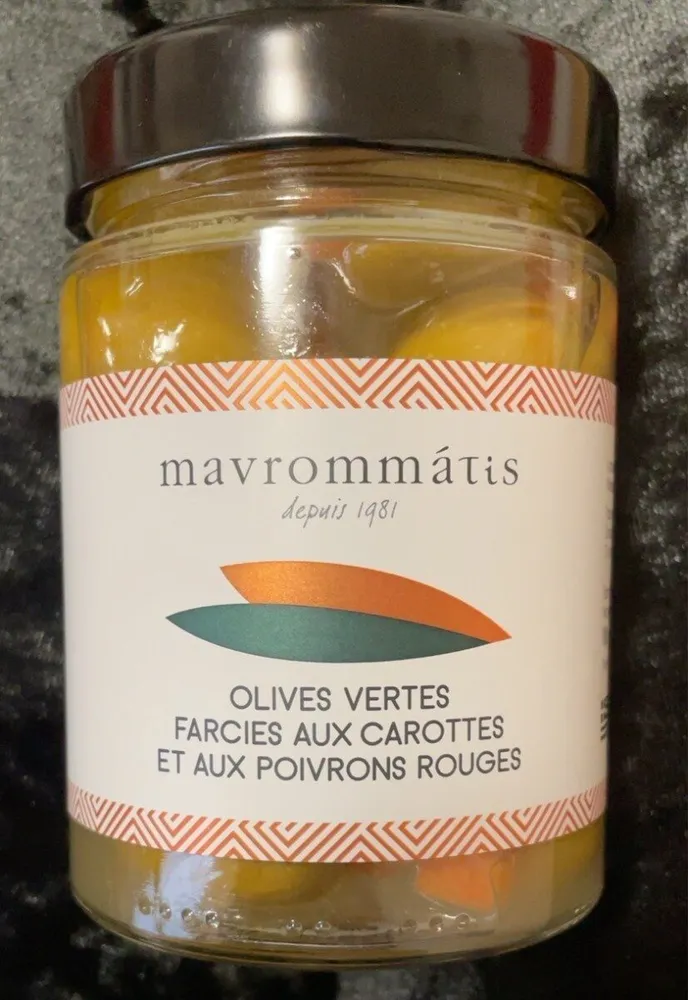 Olives vertes farcies aux carottes et aux poivrons rouges