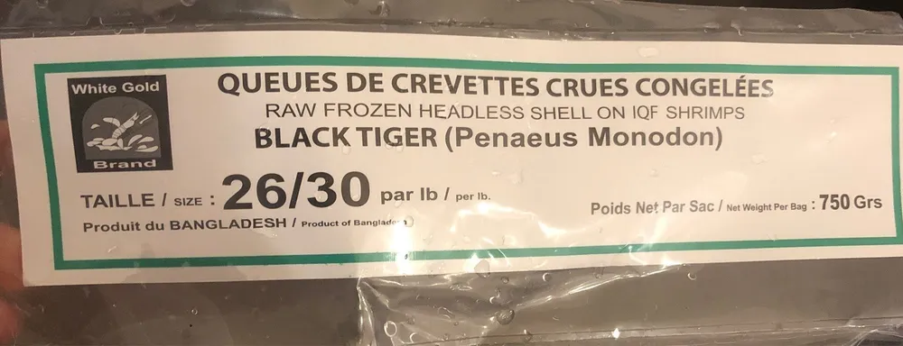 Queues de crevettes crues congelees