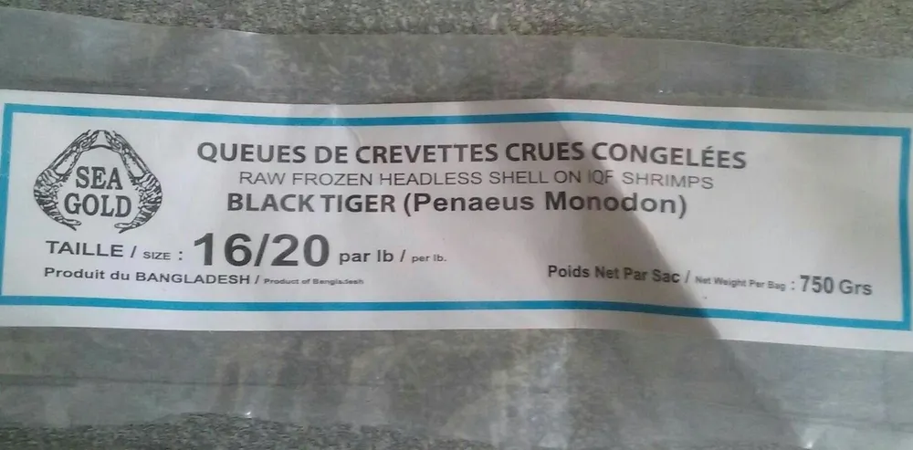 Queues de crevettes crues congelées