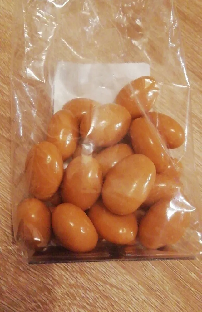 Amandes enrobées de chocolat au lait caramel et pointe de sel