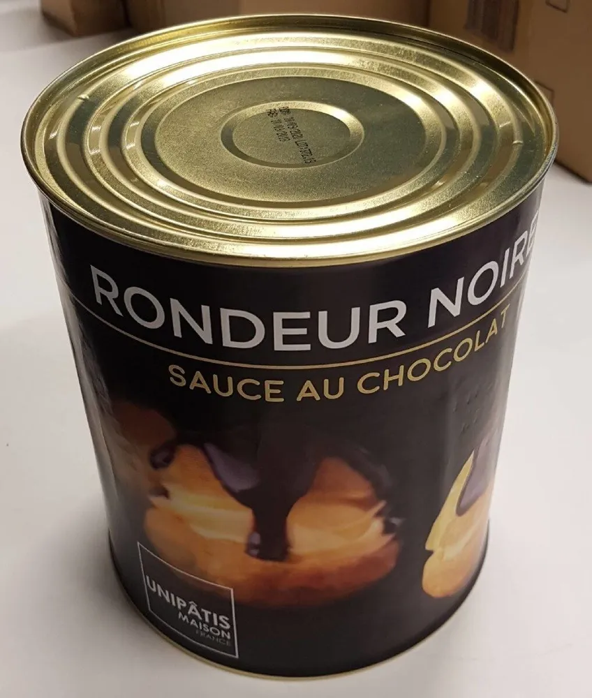 Rondeur noire, sauce au chocolat