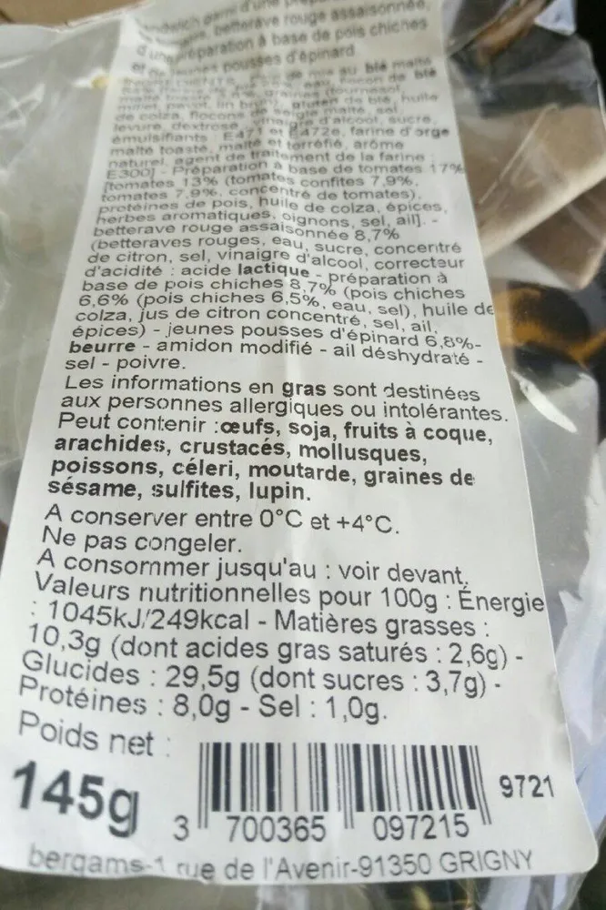 Sandwich club houmous et légumes