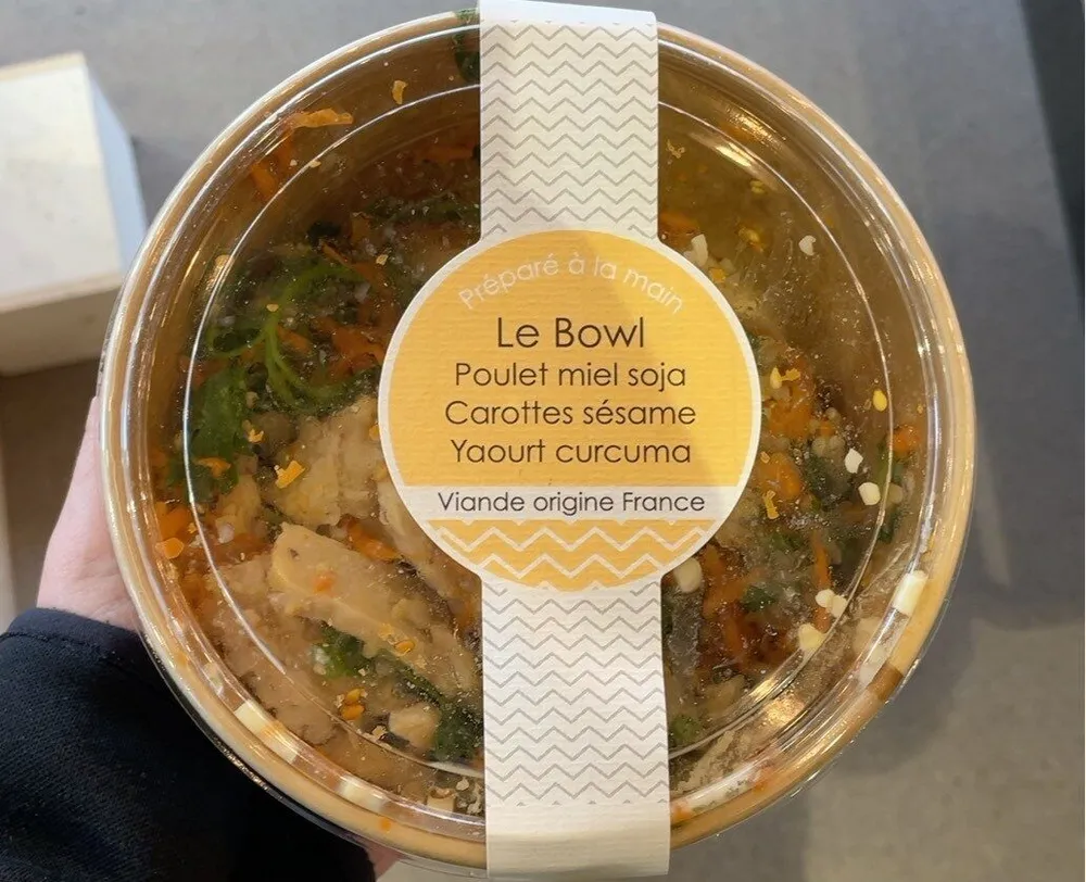 Le bowl poulet miel soja carottes sesamr yaourt currcuma