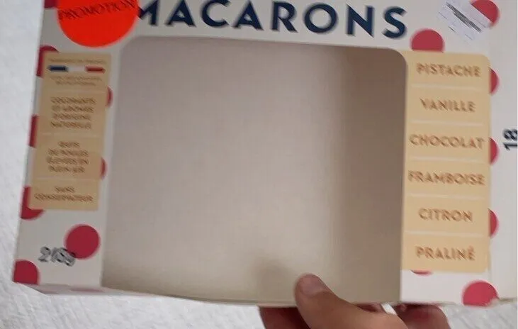 Assortiment de 18 macarons garnis