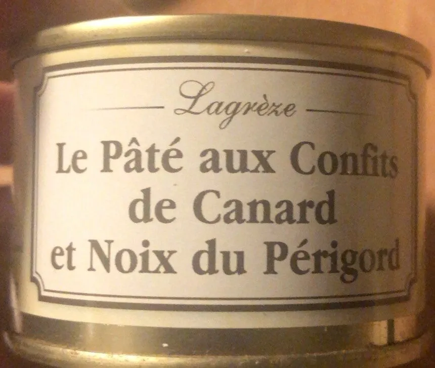 Paté de aux confits de canard et noix du perigord