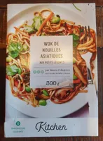 Wok de nouilles asiatiques aux petits légumes