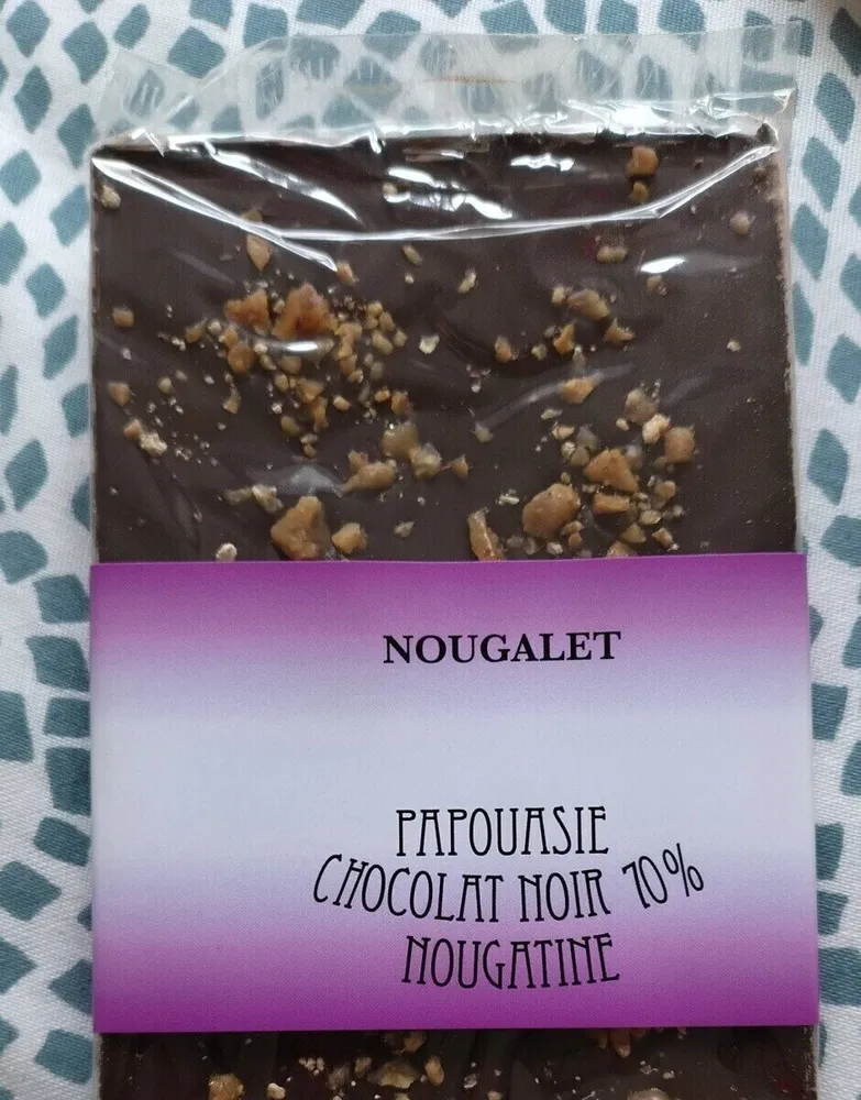 Tablette de chocolat de couverture noir aux éclats de nougatine