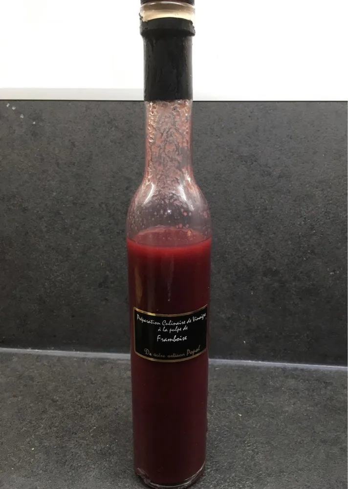 Preparation culinaire de vinaigre à la pulpe de framboise