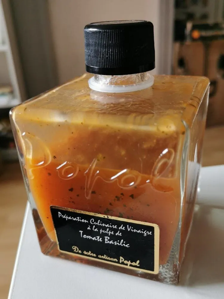Préparation culinaire de vinaigre à la pulpe de Tomate Basilic