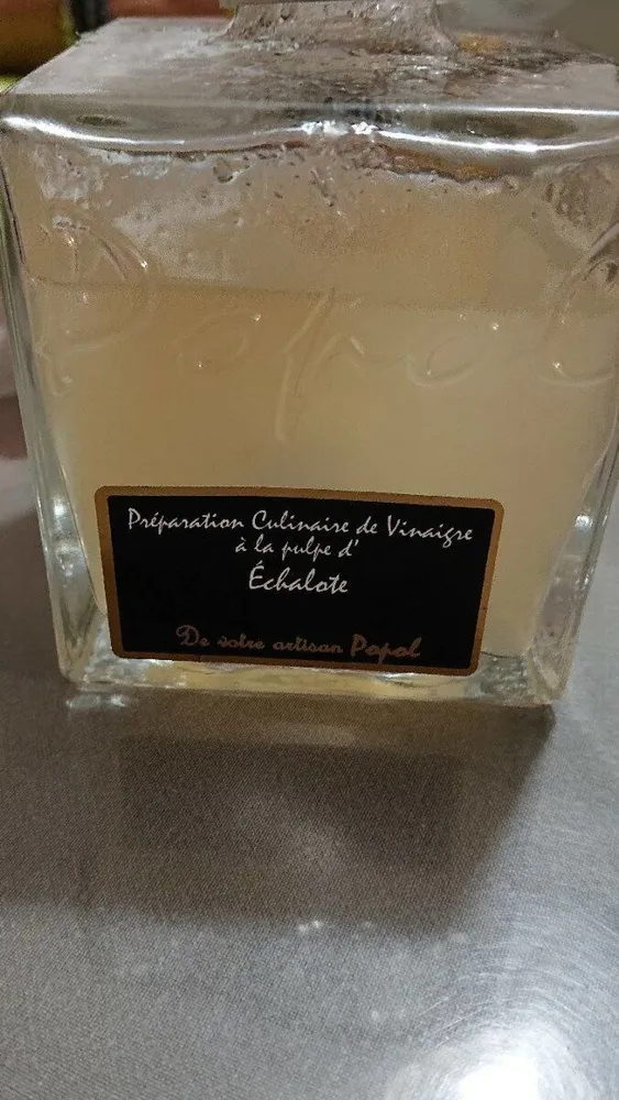 Préparation culinaire de vinaigre à la pulpe d'échalote