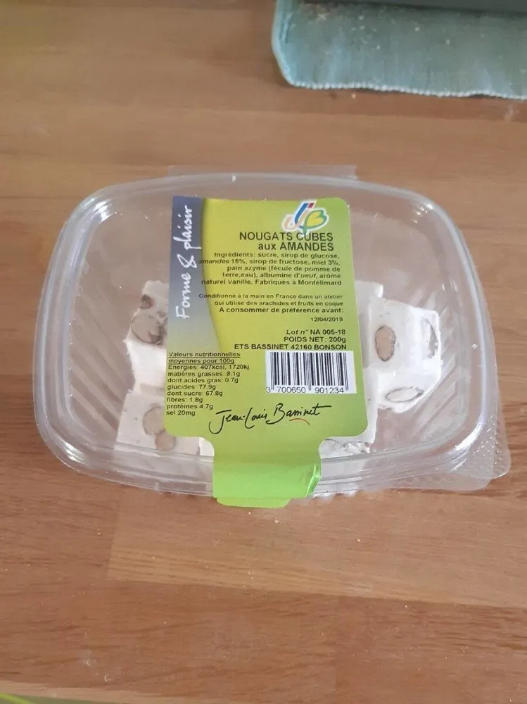 Nougat cubes aux amandes