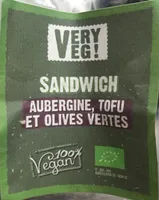Sandwich aubergine, tofu et olives vertes