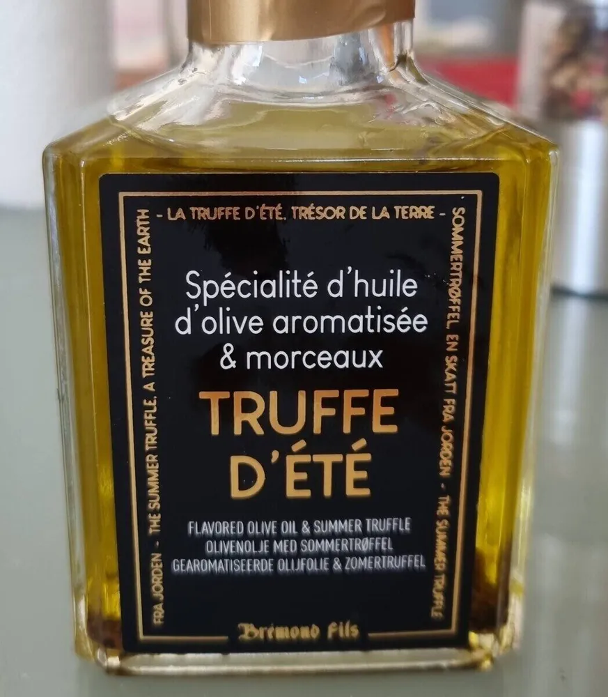 Spécialité d'huile d'olive aromatisée & morceaux Truffe d'été