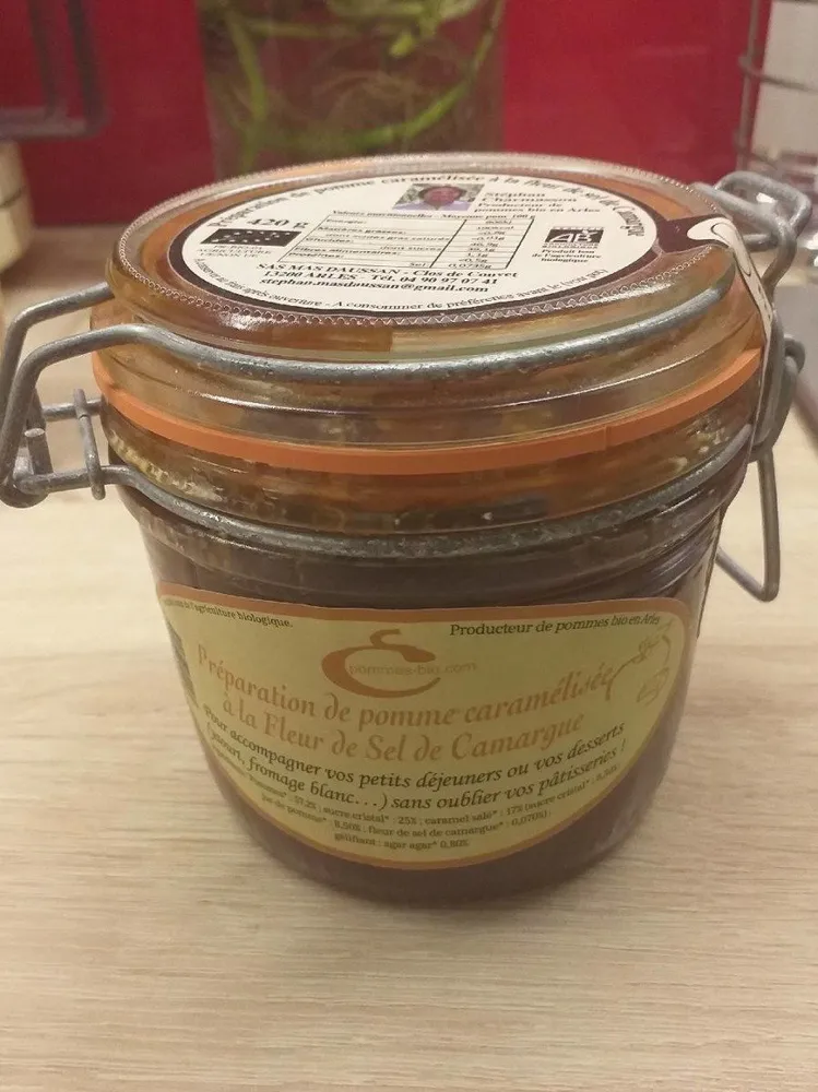 Préparation de pomme caramélisée à la fleur de sel de Camargue