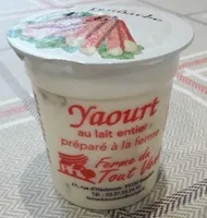 Yaourt au lait entier préparé à la ferme