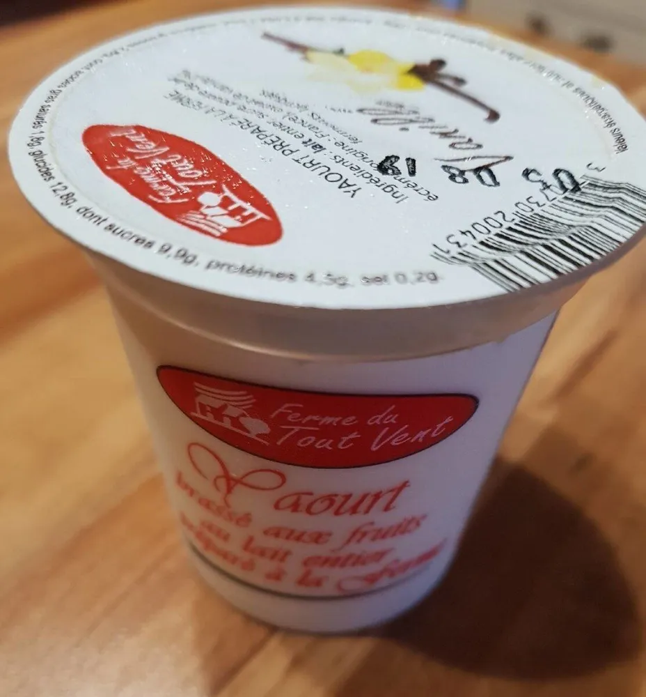 Yaourt vanille au lait entier préparé à la ferme