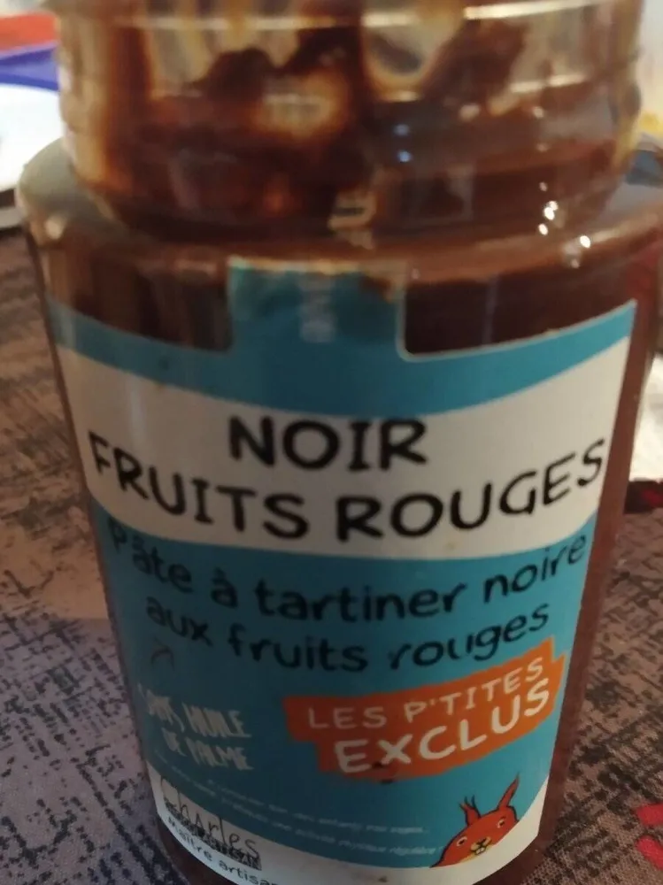 Pâte à tartiner noir fruit rouge