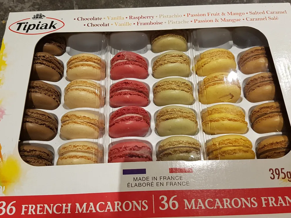 36 FRENCH MACARONS