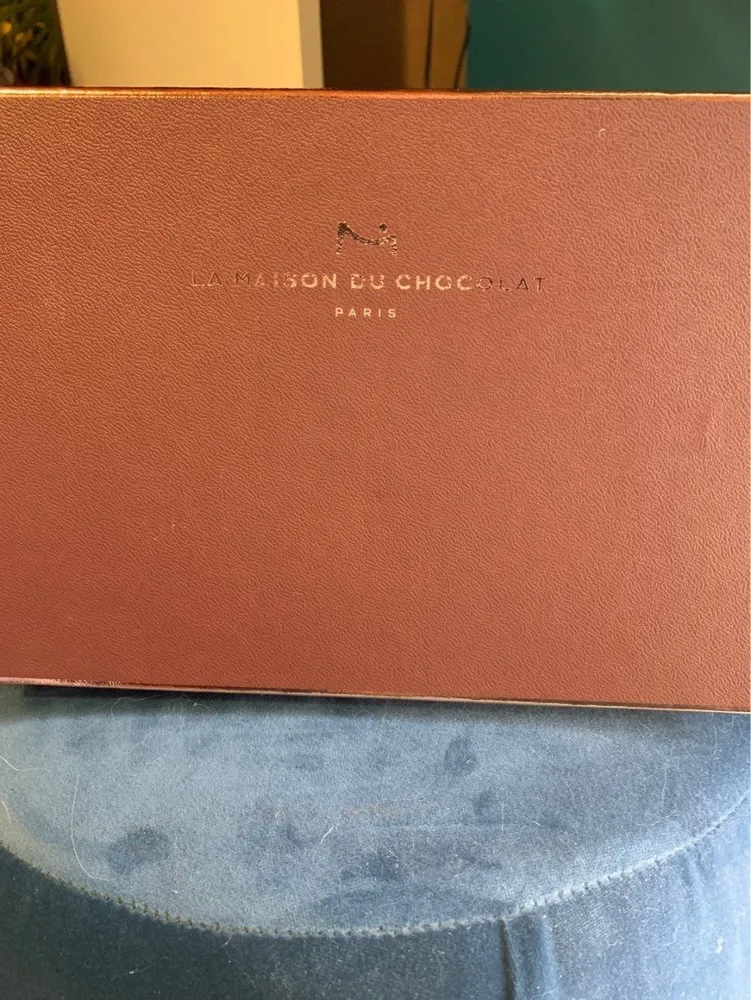 Coffret Truffes Natures Chocolat noir : cacao 56% minimum.