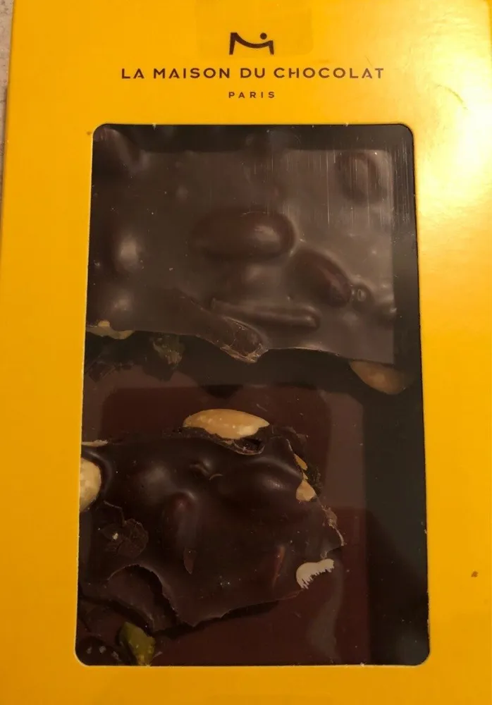 Plaque de chocolat noir aux fruits secs