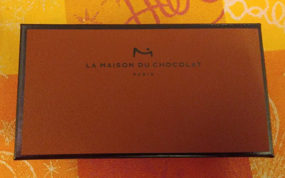Coffret de bonbons de chocolat noir et lait