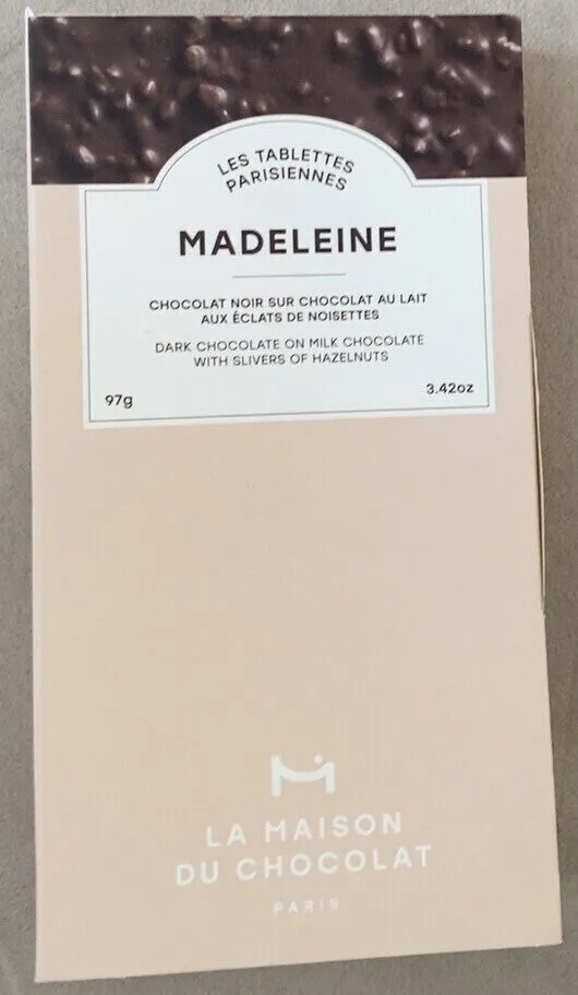 MADELEINE CHOCOLAT NOIR SUR CHOCOLAT AU LAIT AUX ÉCLATS DE NOISETTES