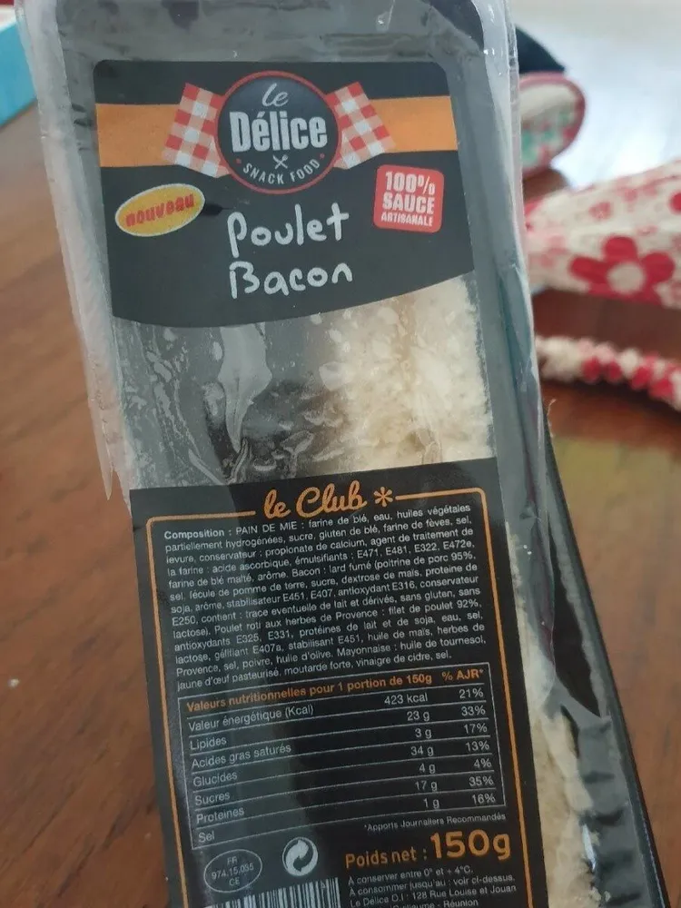 Sandwich triangle poulet bacon