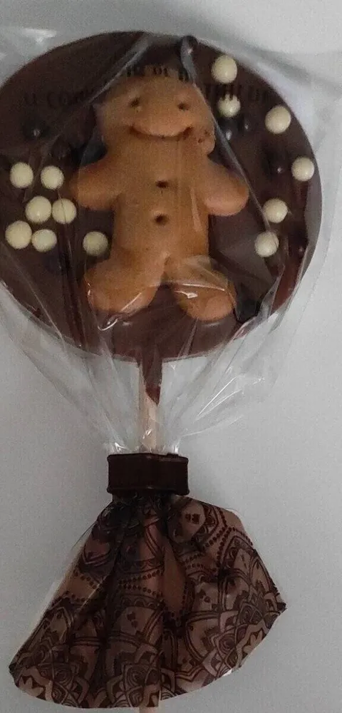 Sucette chocolat au lait pain d'épices et perles crispy