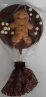 Sucette chocolat au lait pain d'épices et perles crispy