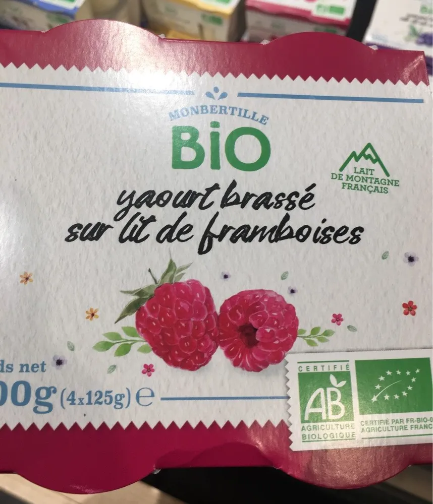 Yaourt brassé sur lit de framboises