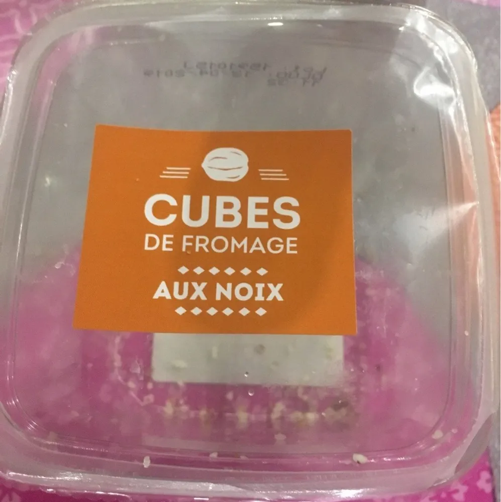 Cubes de fromage aux noix