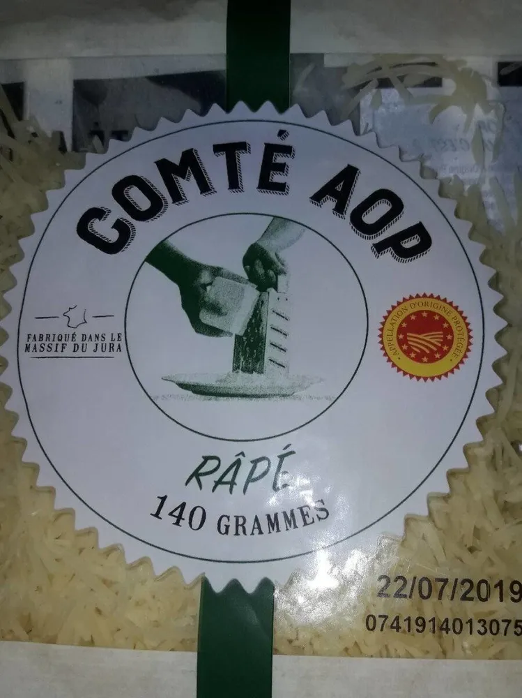 Comté AOP râpé.